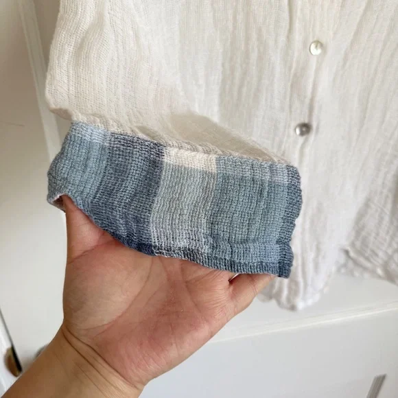 Marilu White Linen Button Up Sheer Blouse With Blue Accents - Picture 6 of 9